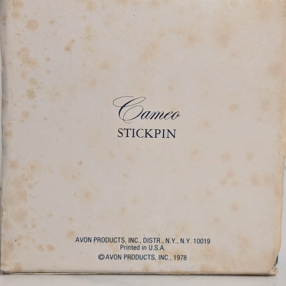 Vintage 1978 Avon Fashion Accents Cameo Stickpin‎ Gold Tone with Box